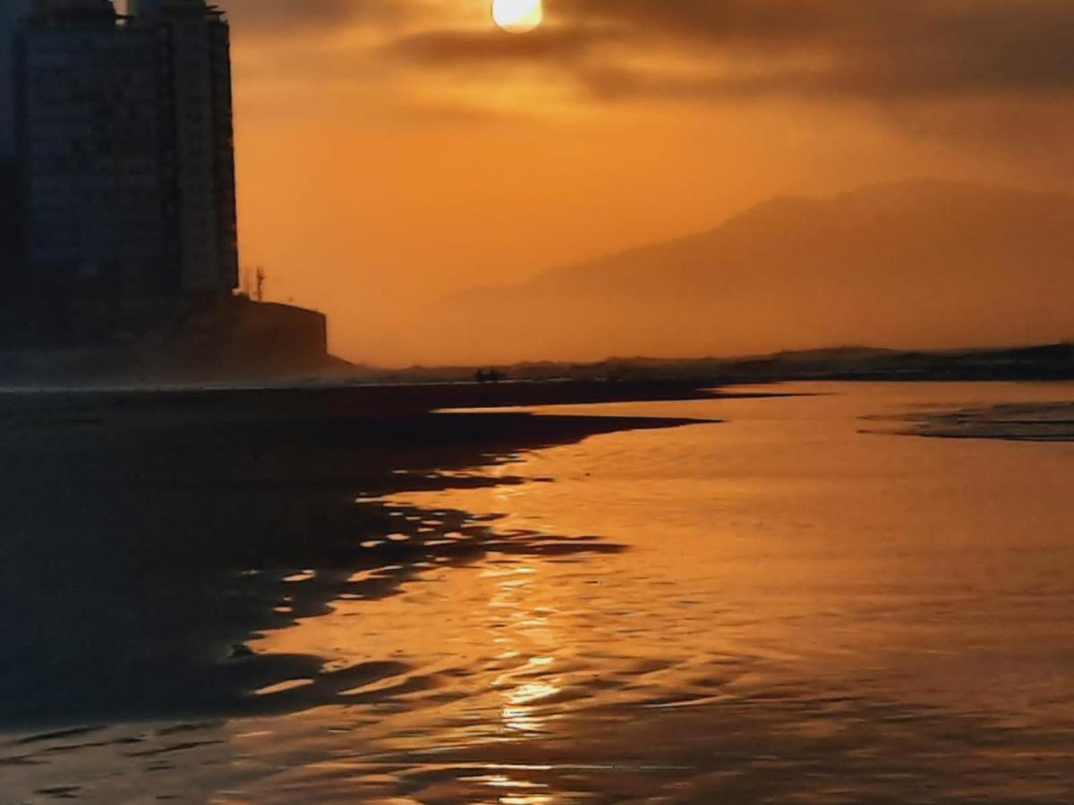 Studio 909 Pitangueiras - Edificio Bandeirantes - Com Estacionamento Incluido Guaruja Ngoại thất bức ảnh